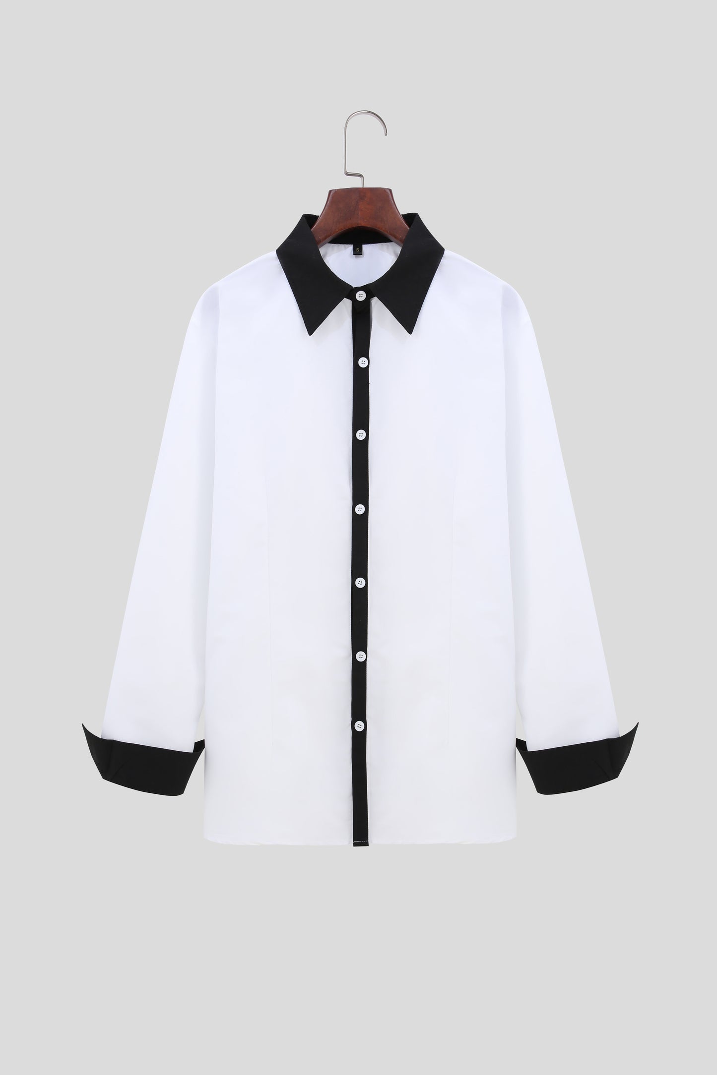 A Handsome Business And Fashionable Long-sleeved Shirt With Contrasting Colors For A Teenage Man